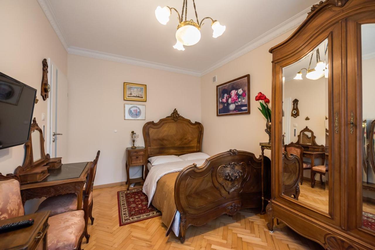 Downtown Antique Apartment Варшава Экстерьер фото