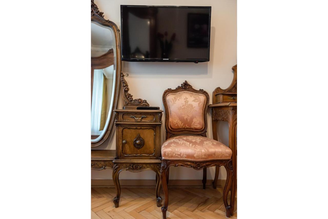 Downtown Antique Apartment Варшава Экстерьер фото