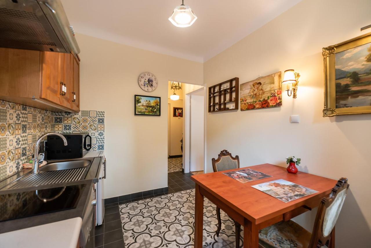Downtown Antique Apartment Варшава Экстерьер фото