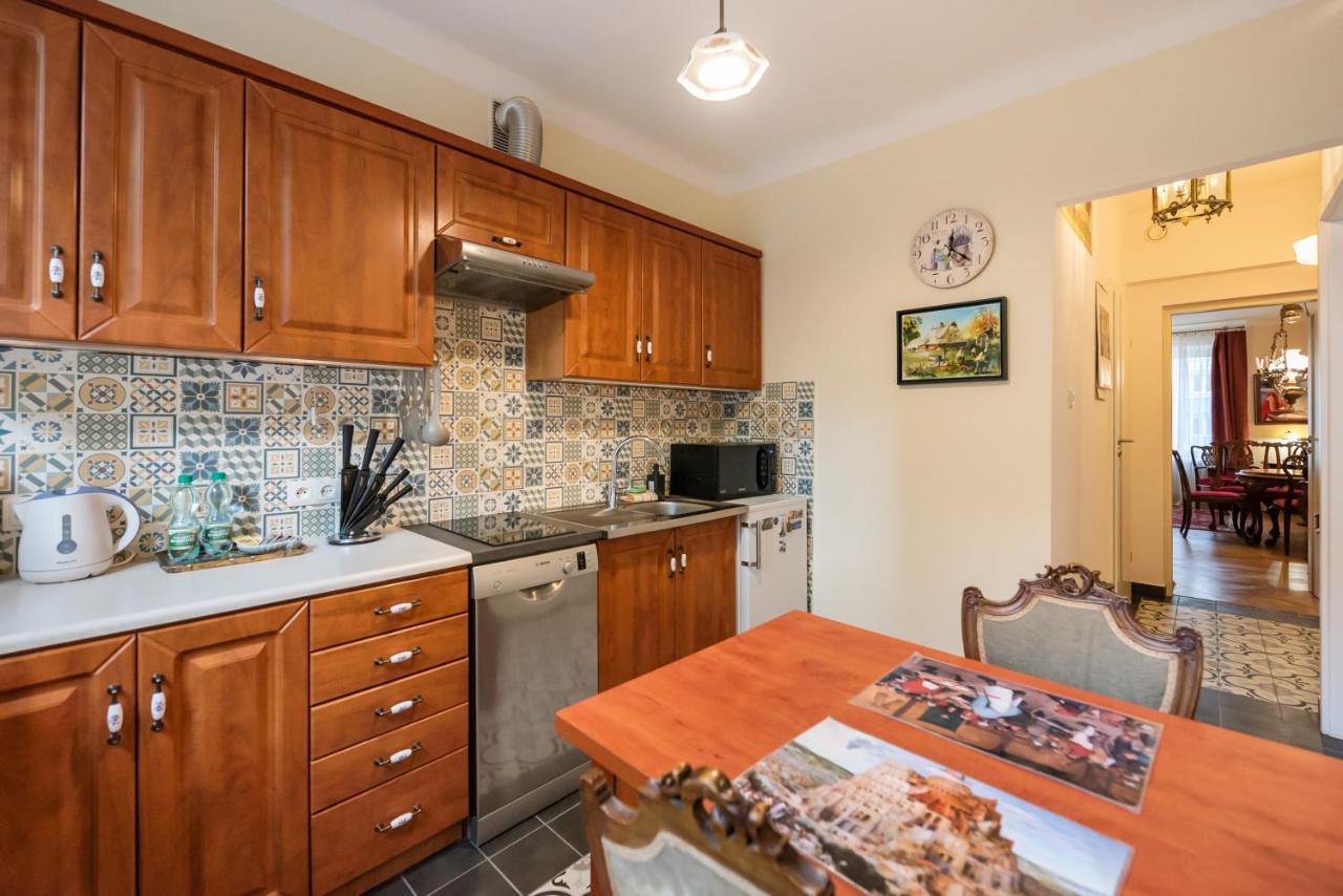 Downtown Antique Apartment Варшава Экстерьер фото