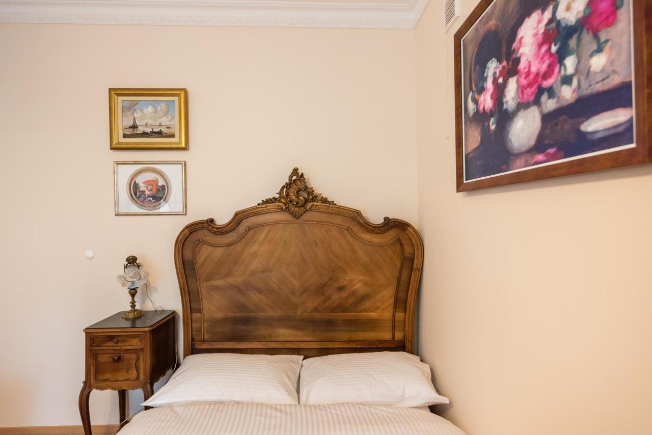 Downtown Antique Apartment Варшава Экстерьер фото